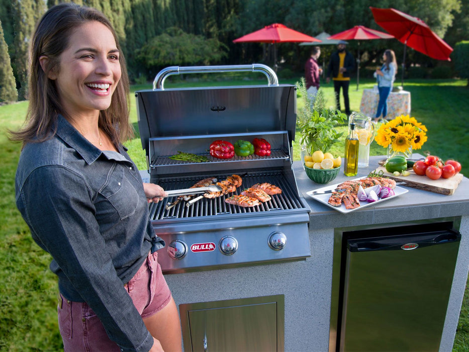 Bull Steer Premium 25-Inch 3-Burner Built-In Gas Grill